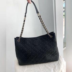 Authentic TORY BURCH Logo embossed Leather Quilt Stitch shoulder bag Tote.